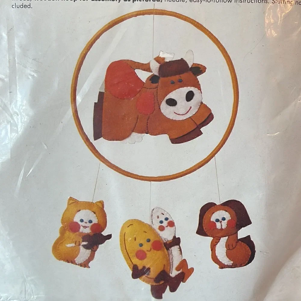 COLUMBIA-MINERVA Hey Diddle Diddle Crewel Craft Kit Vintage 1979 *NEW*